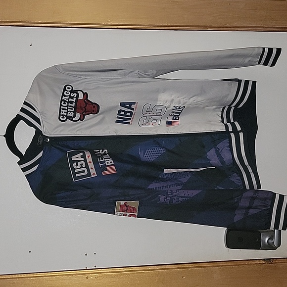 Chicago bull bomber 🐃 - Picture 7 of 8